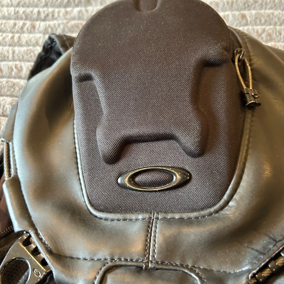 Oakley Backpack - Picture 2 of 9